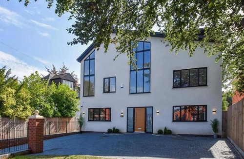 Wolverhampton House | Glams beautiful luxury home
