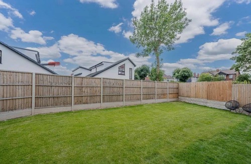 Wolverhampton House | Glams beautiful luxury home