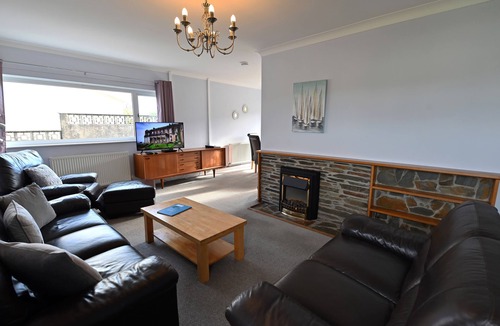 Saundersfoot House | Glan Heulog - Near to Beach, Pet Friendly