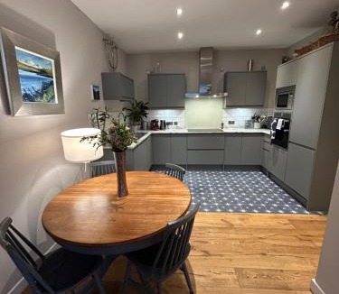 Partick Apartment | Glasgow Harbour Clyde Waterfront Apartment