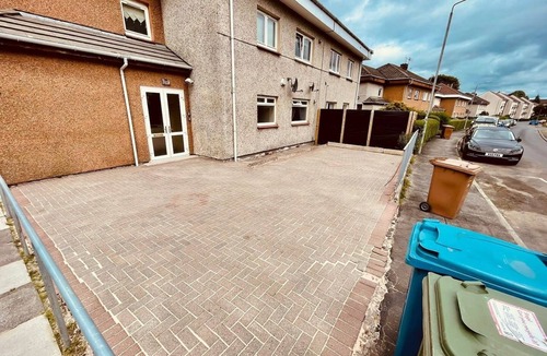 Provanmill House | Glasgow, Spacious 3 bed house with parking