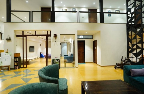 Kalwakurti House | Glass House Surrounded By Hills