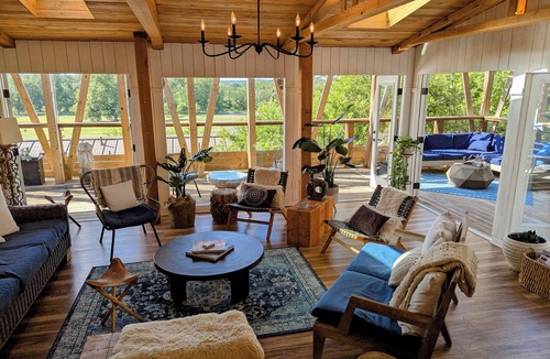 Barton Hills House | Glass Treehouse BARTON SPRINGS POOL-PARKSIDE PENTHOUSE w/VIEWS-Costa Rican vibe