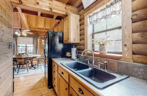 Tiger Cabin | Glassy Mountain Getaway