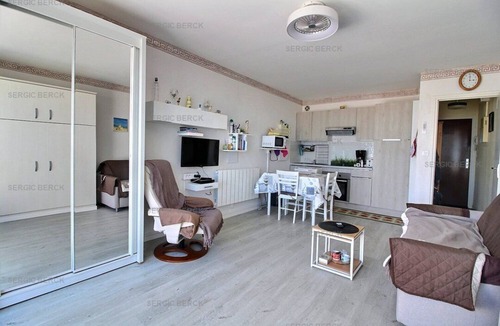 Berck-sur-Mer Apartment | GLB107: OCEAN-FACING, studio apartment with a terrace overlooking the ocean