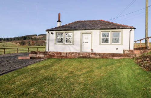 Newbridge Cottage | GLEBE COTTAGE, pet friendly, character holiday cottage in Lochmaben