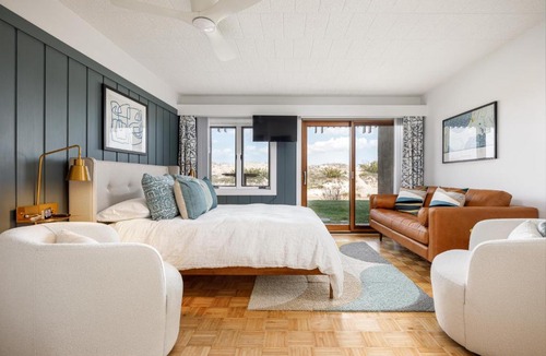 Maple City Apartment | Glen Arbor Riverfront Retreat: Steps to Beach!