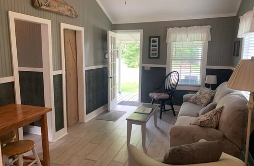 Lake George Cottage | Glen Cottage at Cozy Nook