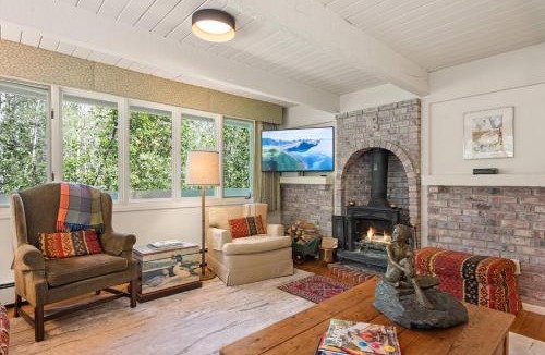 Aspen House | Glen Eagle Drive Home