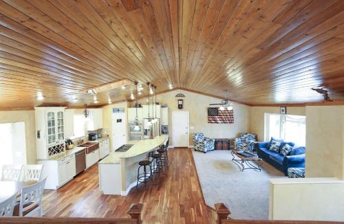 Gleneagle House | Glen Eagle Retreat Colorado Springs
