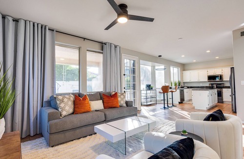 Arrowhead Ranch House | Glendale Hot Pool, Outdoor Movies, Fore! and More!