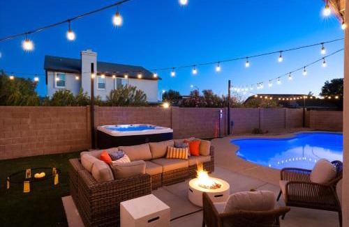 Glendale House | Glendale Nights - Pool Hot Tub Put Put Foosball