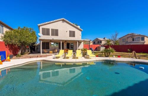 Larissa House | Glendale w Pool & Games