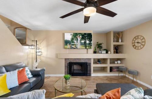 Larissa House | Glendale w Pool & Games