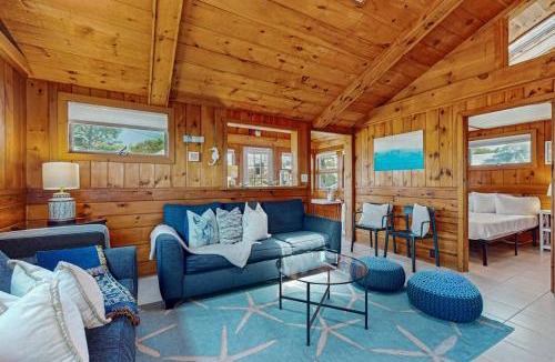 Dennis Port House | Glendon Beach Getaway
