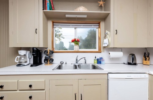 Gleneden Beach House | Gleneden Beach Cottage Dogs+Fire Pit+OutdoorShower