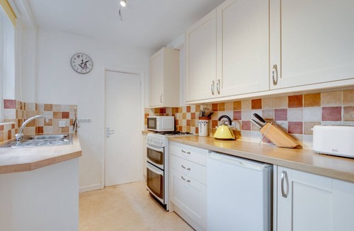Sidmouth House | Glenisla - Three Bedroom House, Sleeps 6