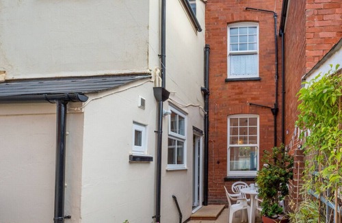 Sidmouth House | Glenisla - Three Bedroom House, Sleeps 6