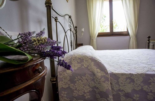 Crocemaroggia House | Glicine Apartment in Farmhouse with garden and swimming pool