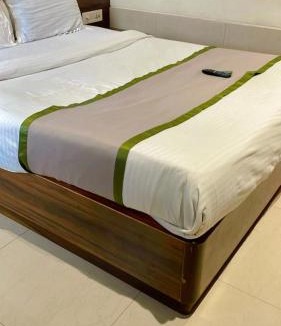 Vile Parle Hotel | Glitz Hotels Regal International - Nr International Airport Mumbai