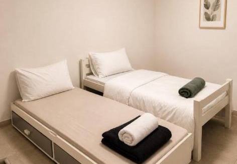 Migdal Apartment | global stays 4 Bedroom Ground Floor Apartment