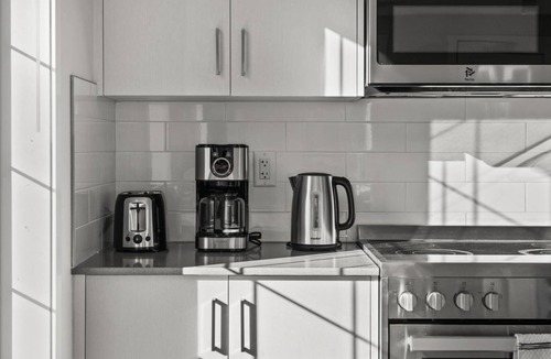 Cranston Apartment | GLOBALSTAY. 3 Bedroom Townhouse View of the Hills