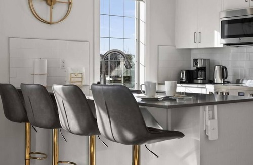 Cranston Apartment | GLOBALSTAY. 3 BR TH View of the Hills