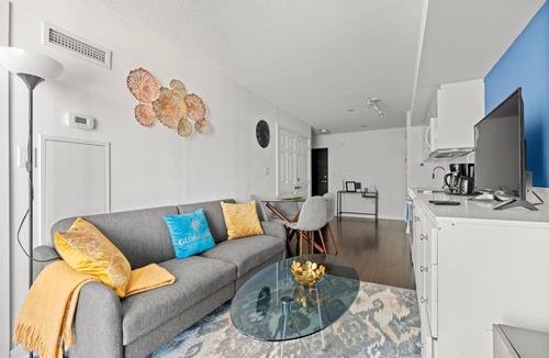 CityPlace Condo | GLOBALSTAY. Azure 1Br+den Apartment w Lake Ontario Views
