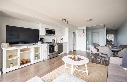 CityPlace Condo | GLOBALSTAY. Bird's eye view of the lake 1bd+den in Downtown
