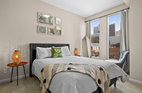 Victoria Park Apartment | GLOBALSTAY. Charming 2Bd 2Ba,Tower view, Parking