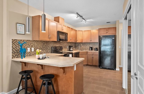 Victoria Park Apartment | GLOBALSTAY . Modern DT Condo. Balcony. Free Parking. Gym.