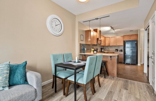 Victoria Park Apartment | GLOBALSTAY . Modern DT Condo. Balcony. Free Parking. Gym.