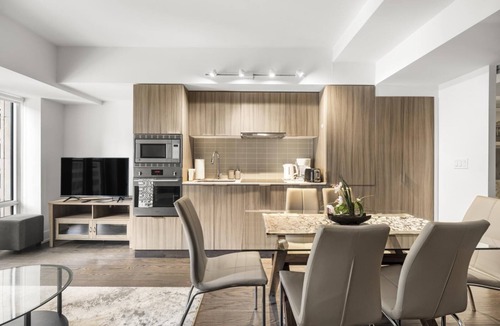 Bay Cloverhill Condo | GLOBALSTAY. Modern 1Bd+Den in The Heart of Toronto