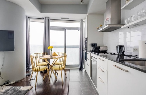 Toronto Entertainment District Apartment | GLOBALSTAY. Sunshiny 1 BD 61 st Floor