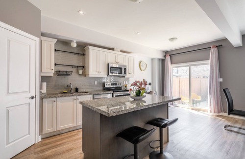 Stoney Creek Apartment | GLOBALSTAY. Waterfront 5BR Townhouse. Private HOT TUB, Gym, Sauna
