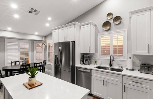 Deer Valley House | Glorious Glendale, Heated Pool, Pool Table, BBQ!