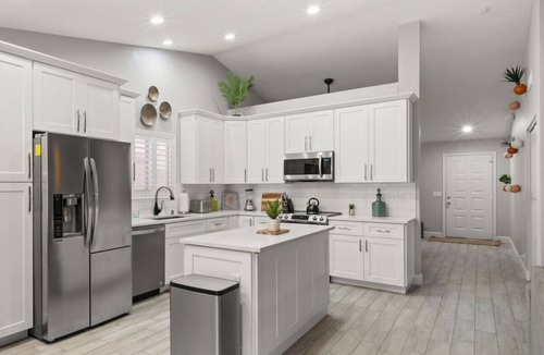 Deer Valley House | Glorious Glendale, Heated Pool, Pool Table, BBQ!