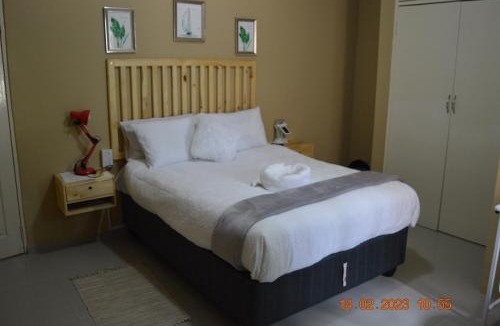 Kgatleng Bed & Breakfast | Glorious Home Bed & Breakfast
