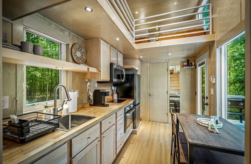 Mentone Cabin | Glorious Lofted Container with Luxurious Indoor and Outdoor Spaces in Alabama