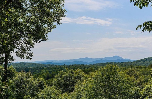 Fletcher Cabin | Glorious Mountain Views of Mt Pisgah, Sleeps up to 8, Within 12 minutes of downtown Asheville