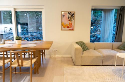 Vantaa House | Glorious two-floor house, hot tub, 4 bedrooms, sauna, park