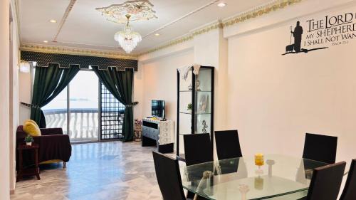 Taman Tanjung Apartment | Glory Beach Resort By D'Shepherd Management