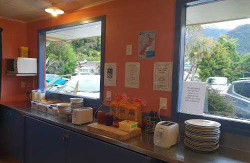 Franz Josef Glacier Hostel | Glow Worm Accommodation