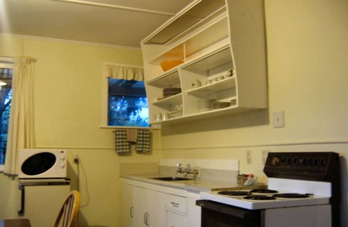 Hangatiki Hotel | Glowworm Motel