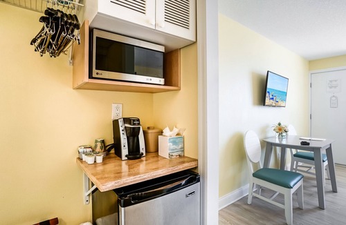 Key Colony Beach Hotel | Glunz Ocean Beach Hotel & Resort