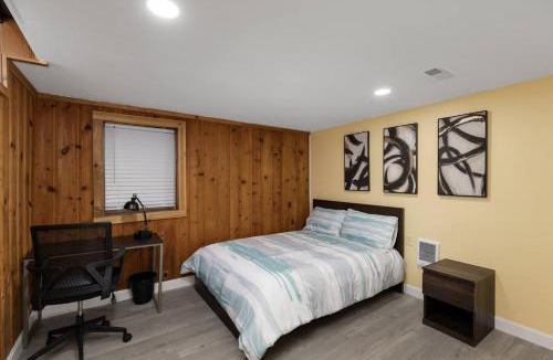 Redford House | Gn4 - Sleek Private Room Ideal for Remote Work, Wi-Fi, Free Parking