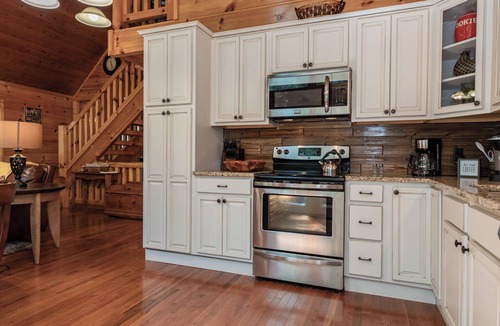 Deep Gap Cabin | Gnome Home: A-Frame Cabin | Resort Pool | Fireplace | Pets | near Boone, NC