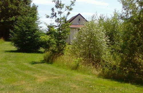 Aubigne-Racan Apartment | Go green!