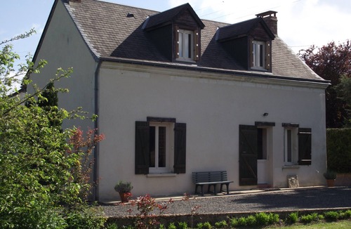 Aubigne-Racan Apartment | Go green!