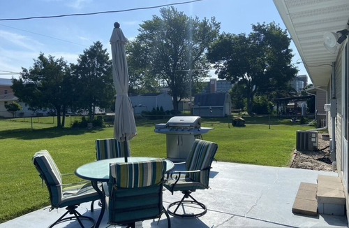 Ashwaubenon House | Go Pack 1090 steps from Lambeau entrance - Heated Garage
